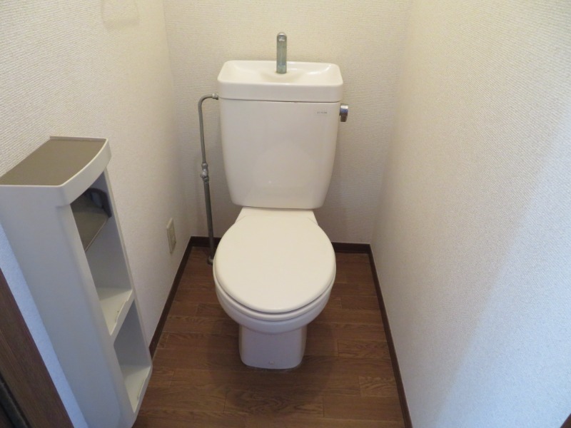 トイレ　※別号室の写真となります。