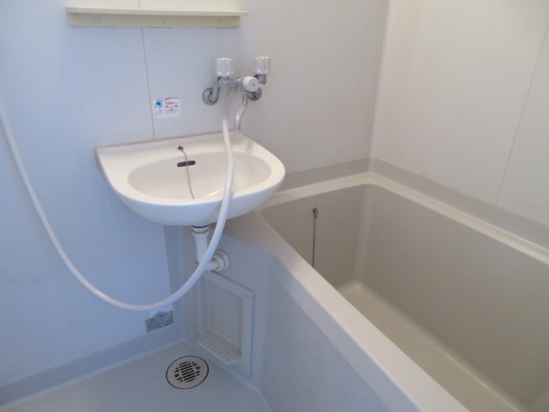 洗面設備　※別号室の写真となります。