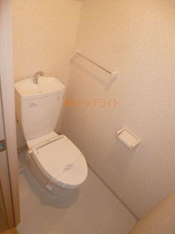 トイレ　温水洗浄便座