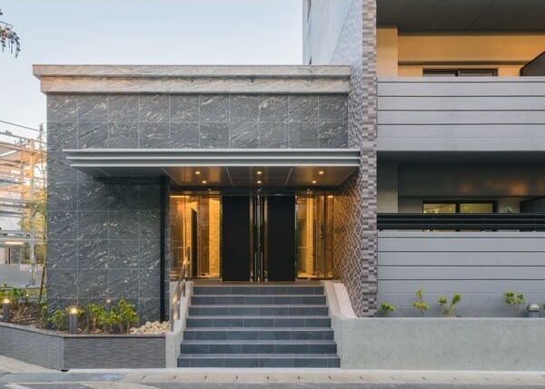 エントランス　初期費用分割可★ご希望の場所まで無料送迎サービス付♪