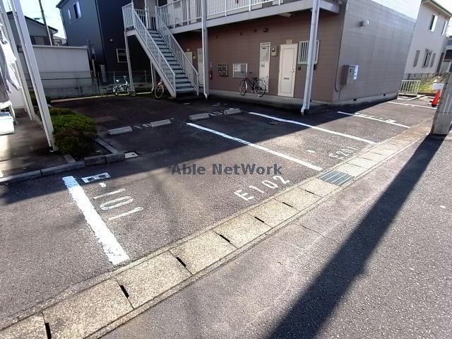 駐車場　駐車場