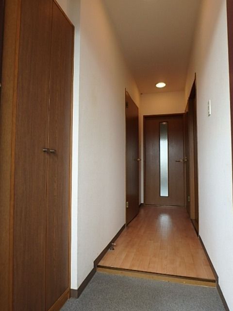 玄関　８帖リビング