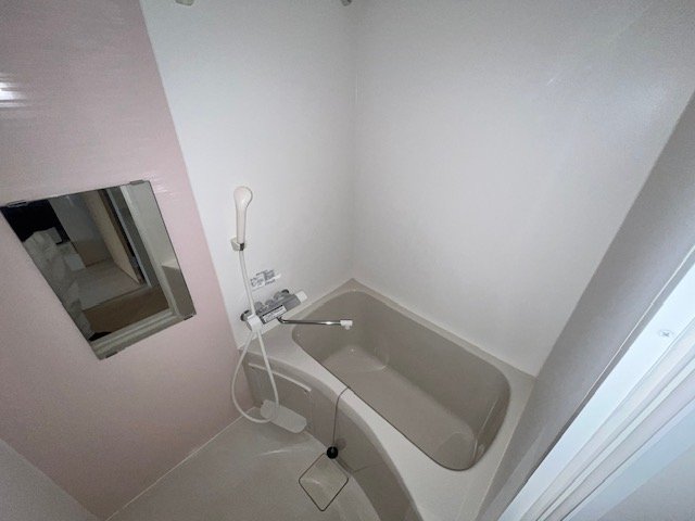 バス・シャワールーム　屋根付き駐輪場