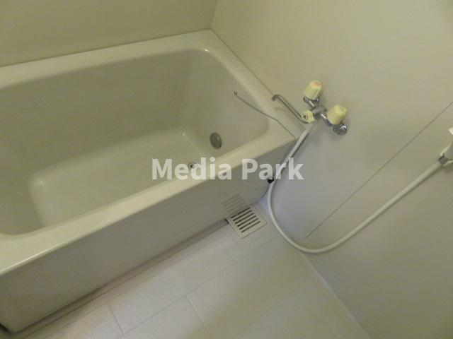 バス・シャワールーム　同物件別のお部屋の参考写真です。