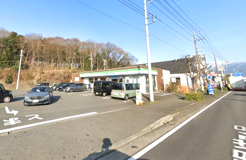 コンビニ　ファミリーマート 秦野中井インター店（コンビニ）まで700m