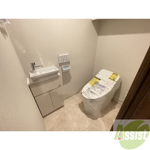 トイレ　こちらはトイレです。清潔感があり、安心して使用できます。