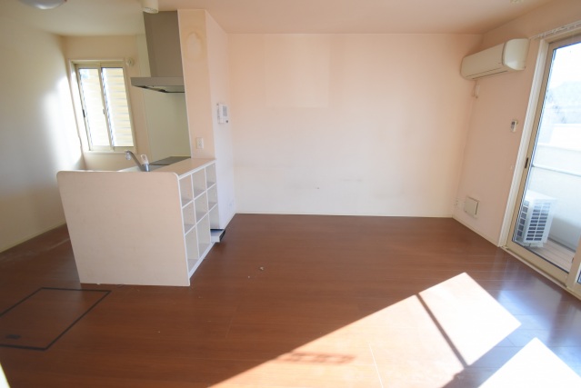 居室・リビング　角部屋反転のものです。