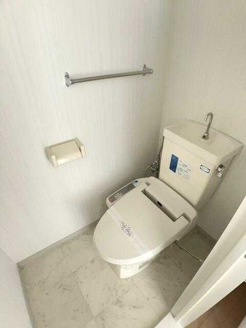 トイレ　写真は別の部屋のものです。