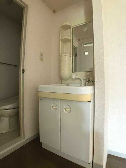 洗面設備　写真は別の部屋のものです。