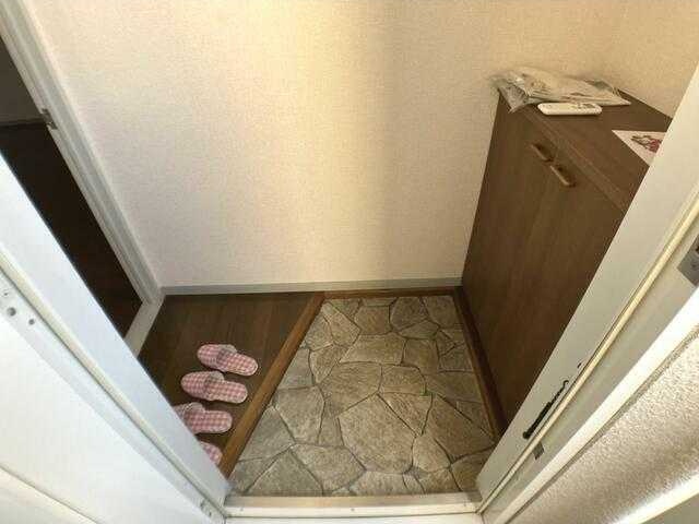 玄関　写真は別の部屋のものです。