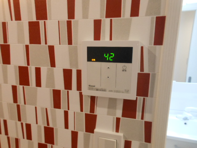 その他設備　給湯器リモコン