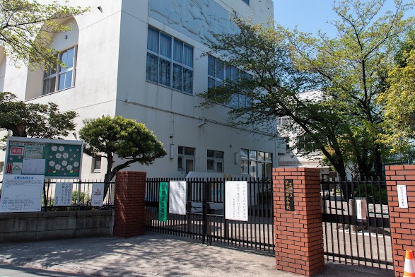 小学校　荒川区立第四峡田小学校（小学校）まで341m