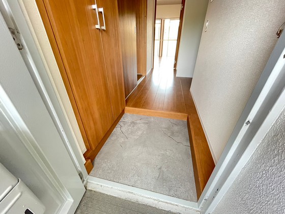 玄関　※別号室の写真です