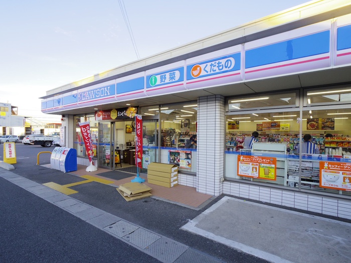 コンビニ　ローソン（コンビニ）まで690m