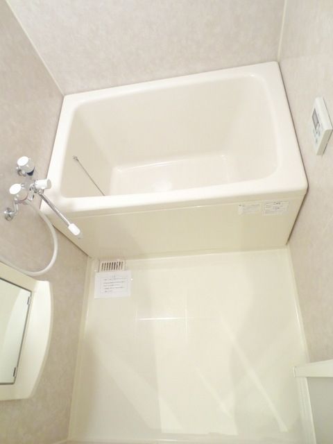 バス・シャワールーム　★追い焚き機能付ですよ★