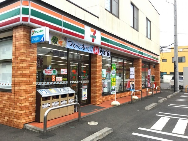 コンビニ　セブン－イレブン　小山城東店（コンビニ）まで445m