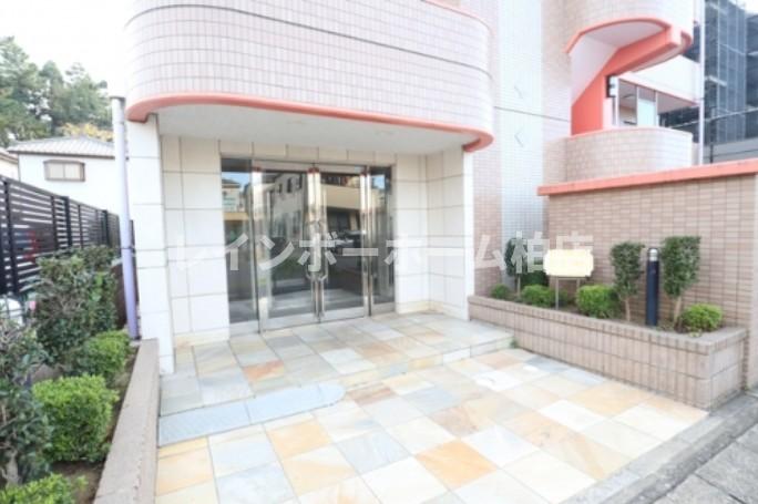 エントランス　清潔なエントランスです