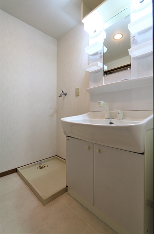 洗面設備　嬉しい独立洗面台完備です