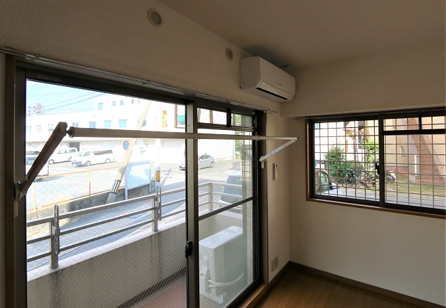 その他　室内物干しついてます