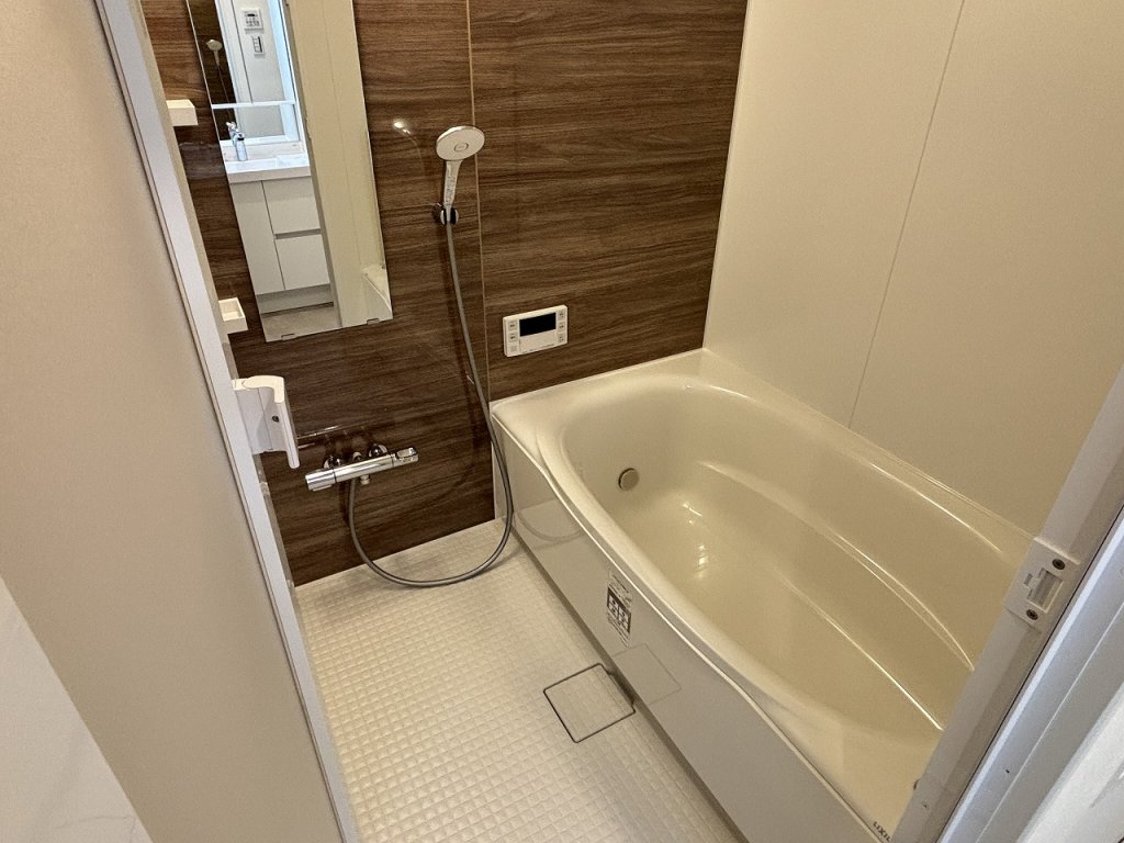 バス・シャワールーム　追焚き・浴室乾燥機付バスルーム