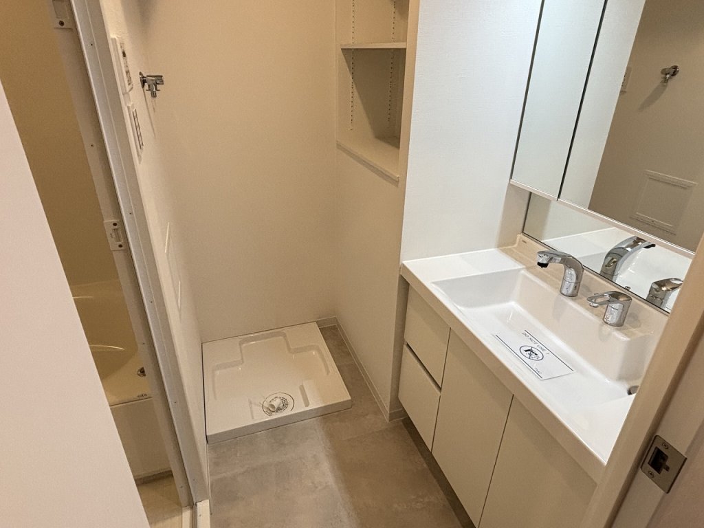 洗面設備　扉付き脱衣所