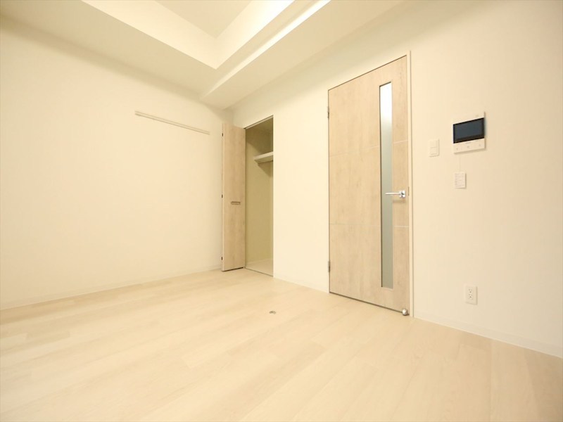 その他部屋・スペース　洋室8帖　クローゼット付　エアコン完備　バルコニー