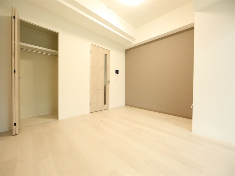 居室・リビング　洋室8帖　クローゼット付　エアコン完備　バルコニー