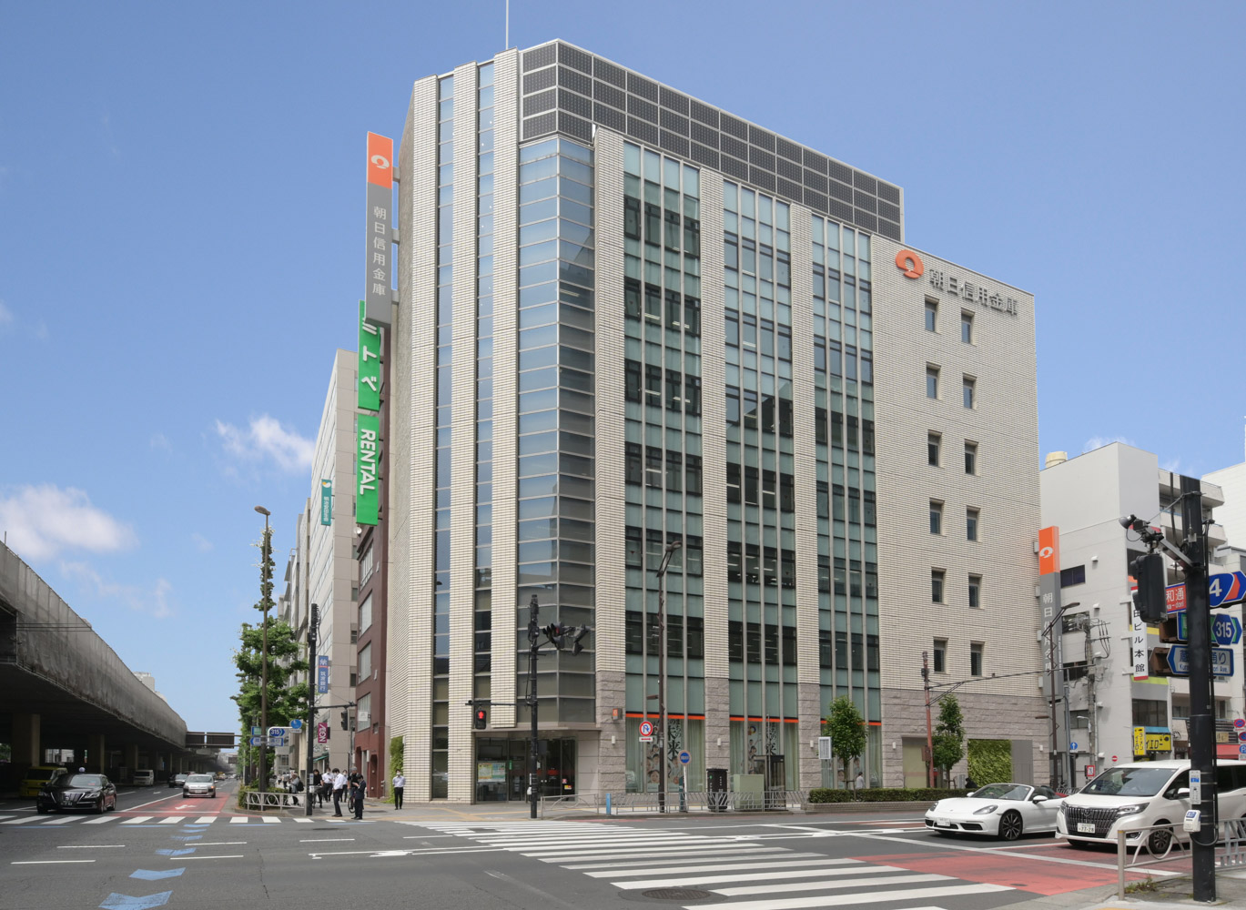 銀行　朝日信用金庫本店（銀行）まで288m