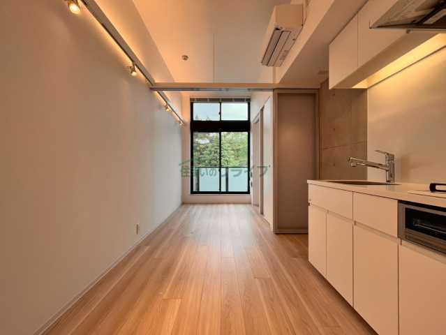 居室・リビング　※参考写真です。似た間取りの別部屋になります。