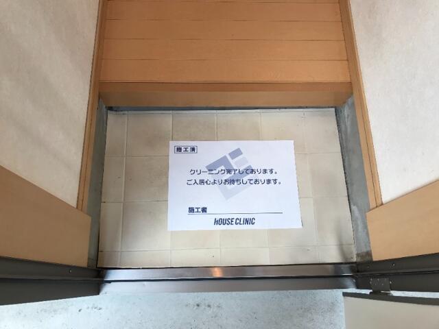 玄関　＊別号室の写真となります。