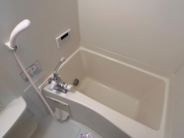 バス・シャワールーム　浴室乾燥付きで雨の日でも洗濯物が干せます☆