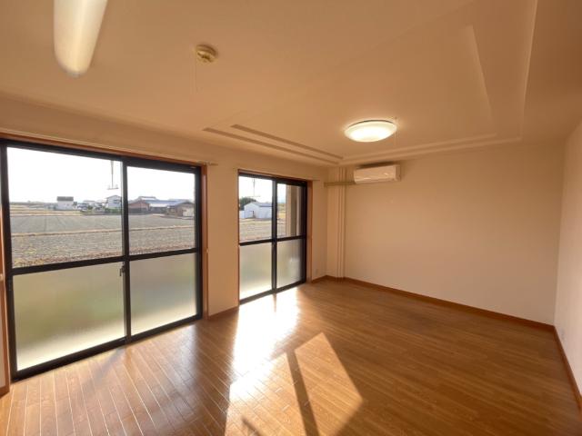 居室・リビング　１１．３帖の広々リビング♪