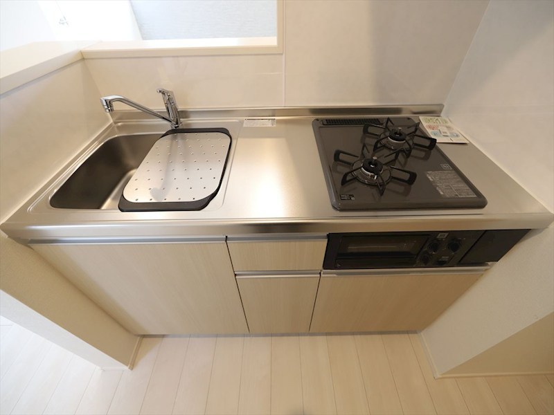 キッチン　システムキッチン（ガス2口コンロ・グリル付）　同仕様写真