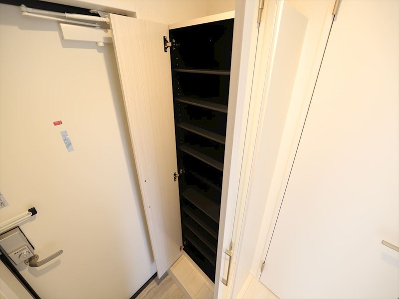 玄関　玄関　シューズボックス付（収納充実してます）　同仕様写真