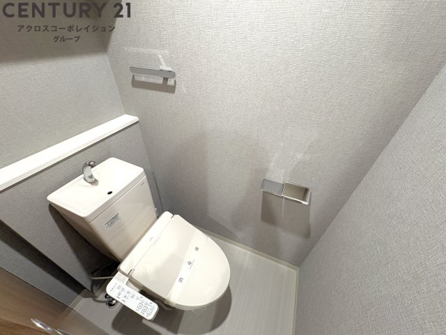トイレ　温水洗浄便座付きのトイレです♪