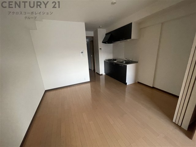 居室・リビング　床が明るい色合いで綺麗です♪