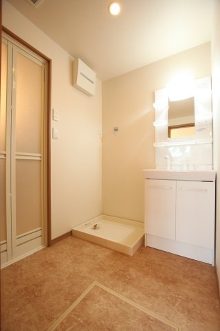 洗面設備　写真はイメージです。 色仕様は現状優先となります。