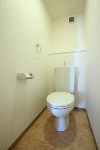 トイレ　写真はイメージです。 色仕様は現状優先となります。