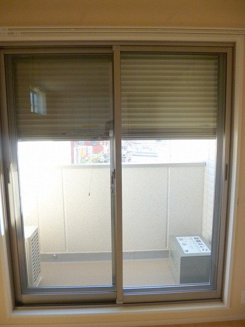 バルコニー　防犯シャッターで外部からの侵入を許しません?