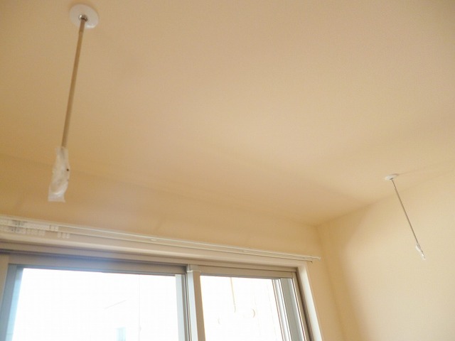 眺望　室内物干しフックを活用すれば、花粉が飛ぶ季節などあまり衣料に