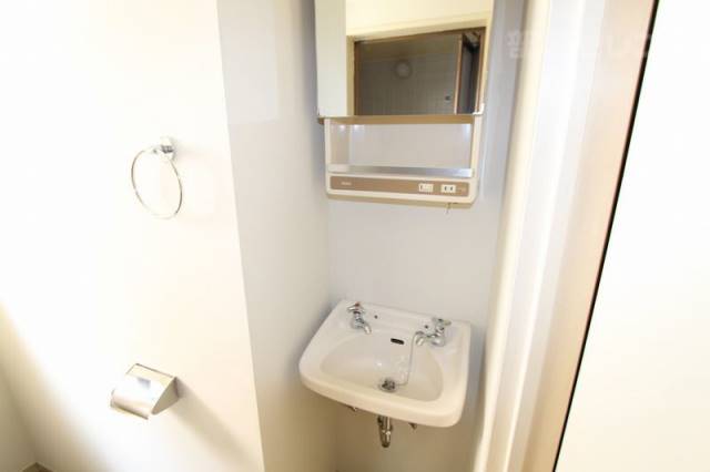 洗面設備　２０５号室内装写真参照