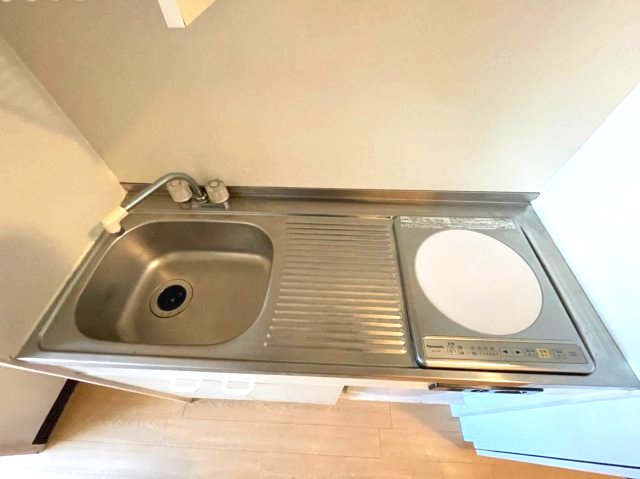 キッチン　イメージとして同建物他部屋を表示しています