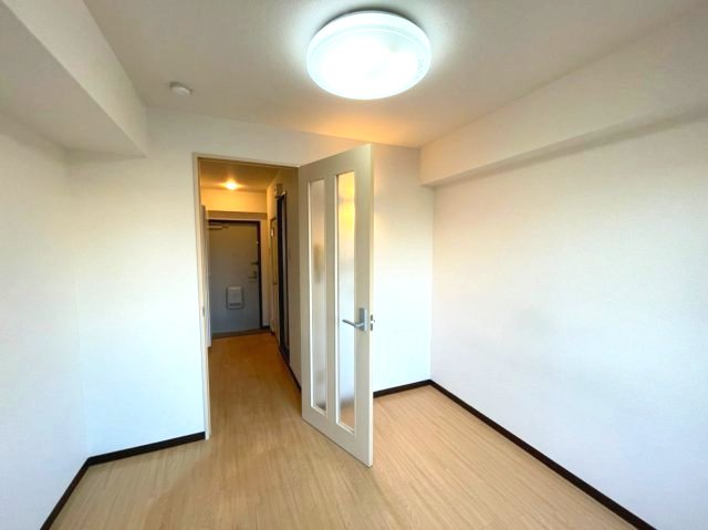 居室・リビング　イメージとして同建物他部屋を表示しています