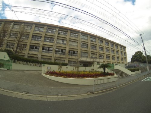 中学校　西宮市立中学校 平木中学校（中学校）まで910m