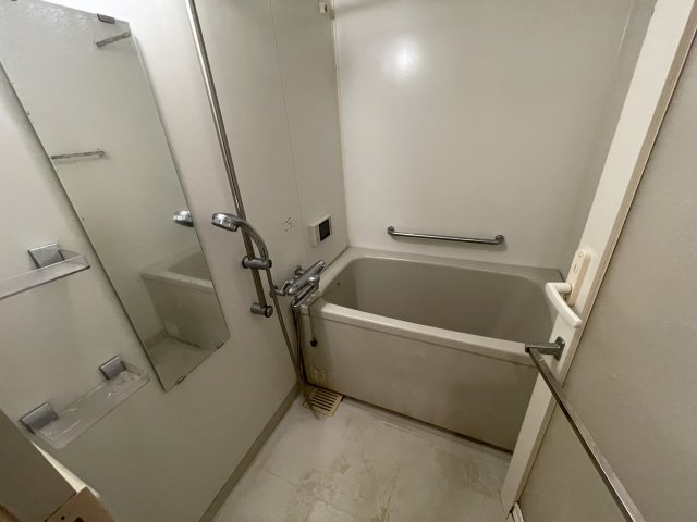 バス・シャワールーム　イメージとして同建物他部屋を表示しています