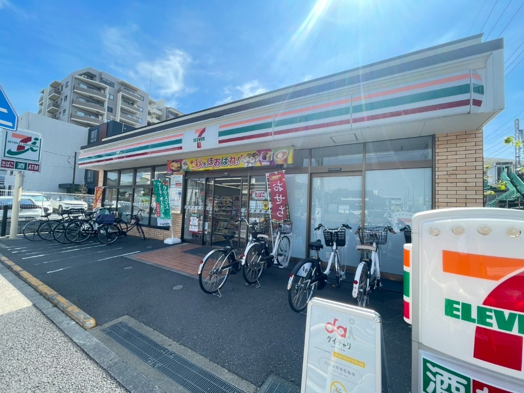 コンビニ　セブンイレブン 足立谷中4丁目店（コンビニ）まで121m