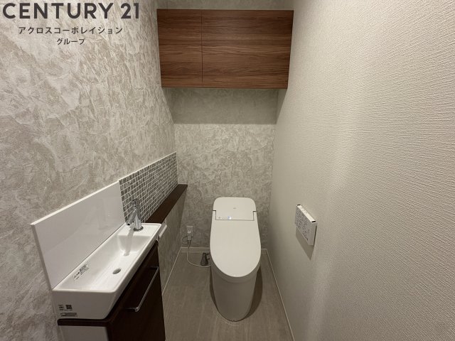 トイレ　温水洗浄便座付きのトイレです♪