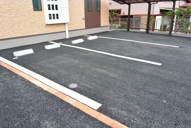 駐車場　★敷地内に駐車スペースもあります★
