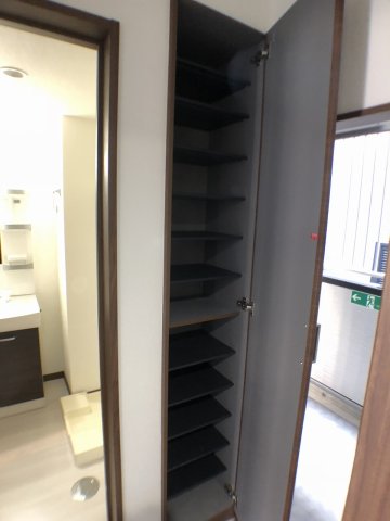 玄関　写真は同型タイプのお部屋です★