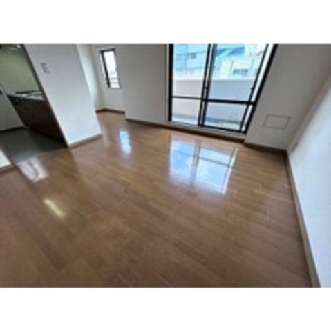居室・リビング　室内写真は別部屋参考写真になります。
